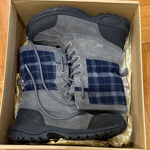 UGG Gray and Blue Plaid Men's Boots - Picture 1 of 3